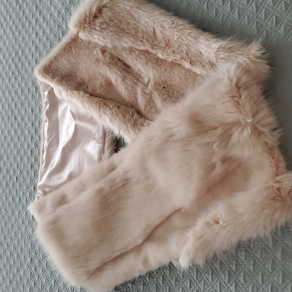 Banana Republic Faux Fur Wrap NWOT